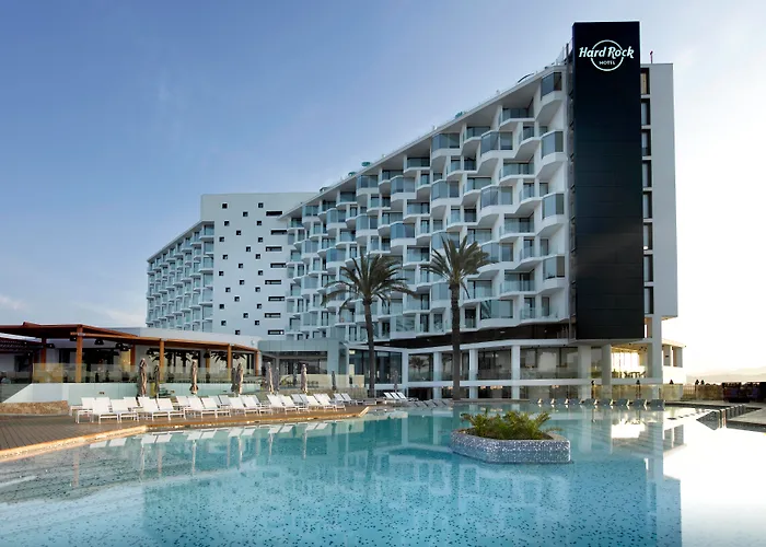 Disfruta de una Experiencia de Bienestar en los Hoteles con Spa en Ibiza".