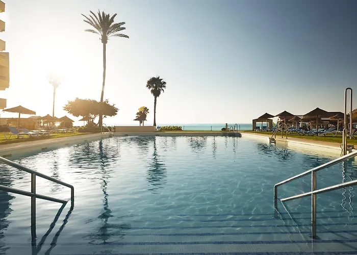 Descubre los Hoteles más Encantadores en Torremolinos Primera Línea de Playa