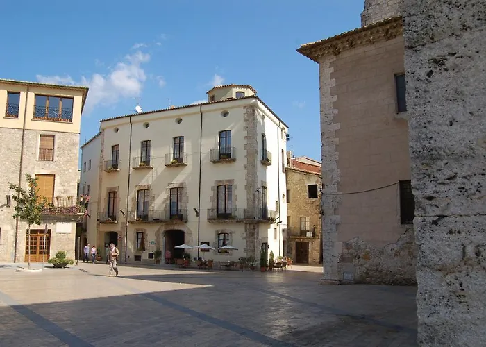 Hoteles en Besalú con encanto: Descubre la hospitalidad de esta encantadora ciudad en España